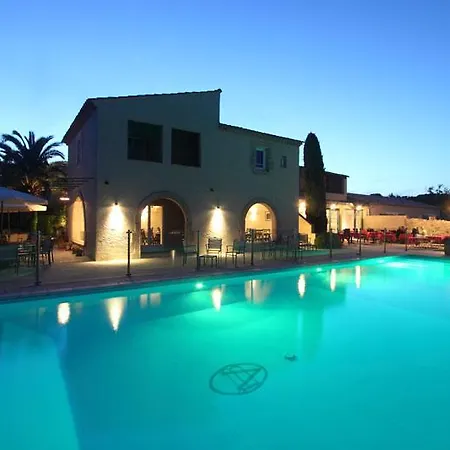 Val Baussenc, The Originals Relais Hotell