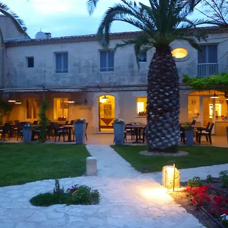 Hotel Val Baussenc, The Originals Relais Maussane-les-Alpilles
